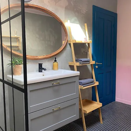 Gallery In The Heart Of *