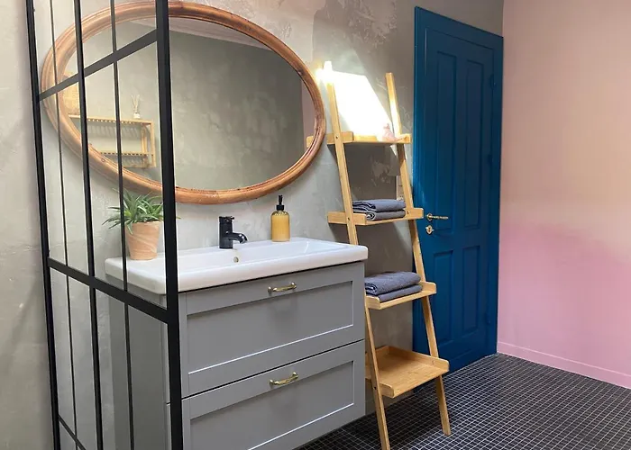 Gallery In The Heart Of *